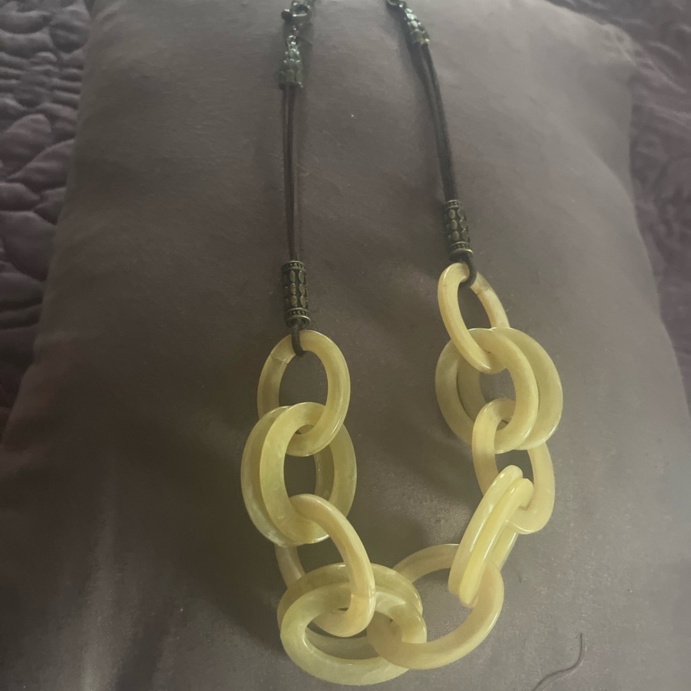 Avon SP Bronze Tone Beige Acrylic Oval Chain Link Cord necklace 22 inches